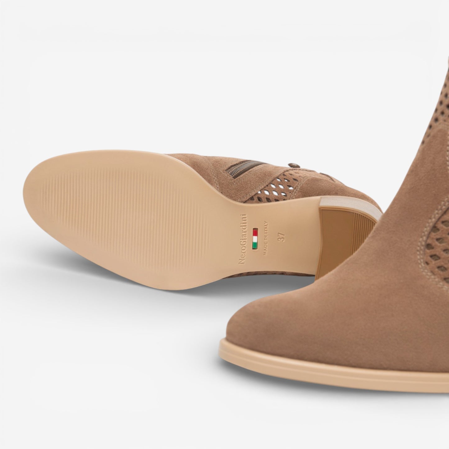 Nero Giardini | Stivaletto in pelle scamosciata traforata