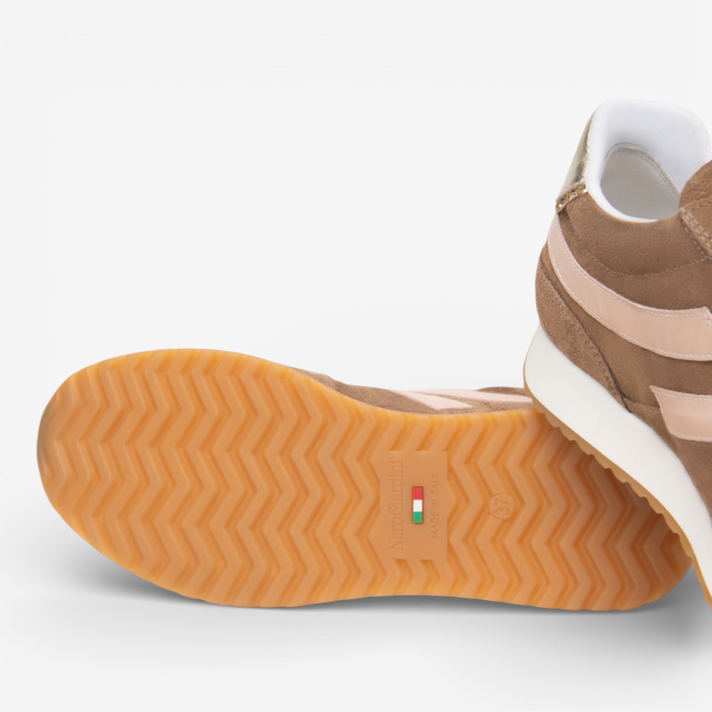 Nero Giardini | Sneakers scamosciata con suola color miele