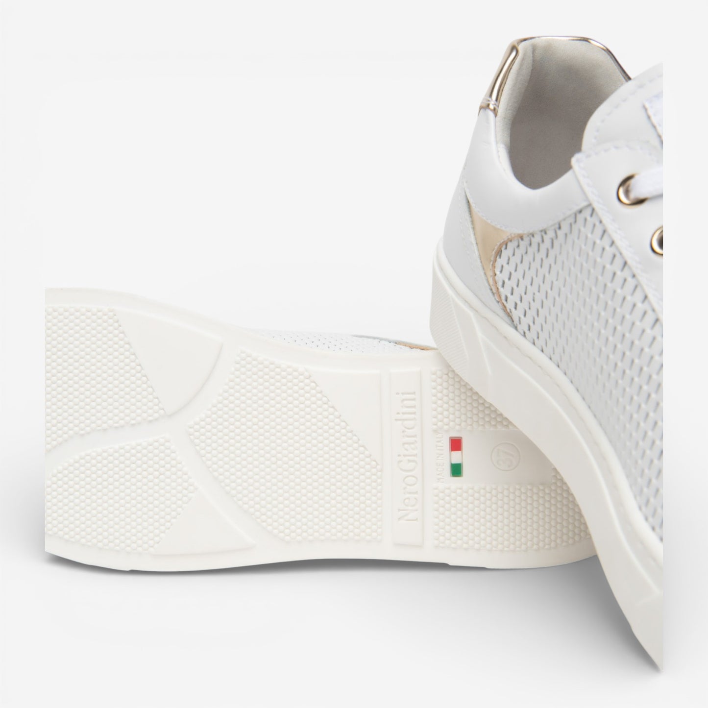 Nero Giardini | Sneakers in pelle traforata con cerniera laterale