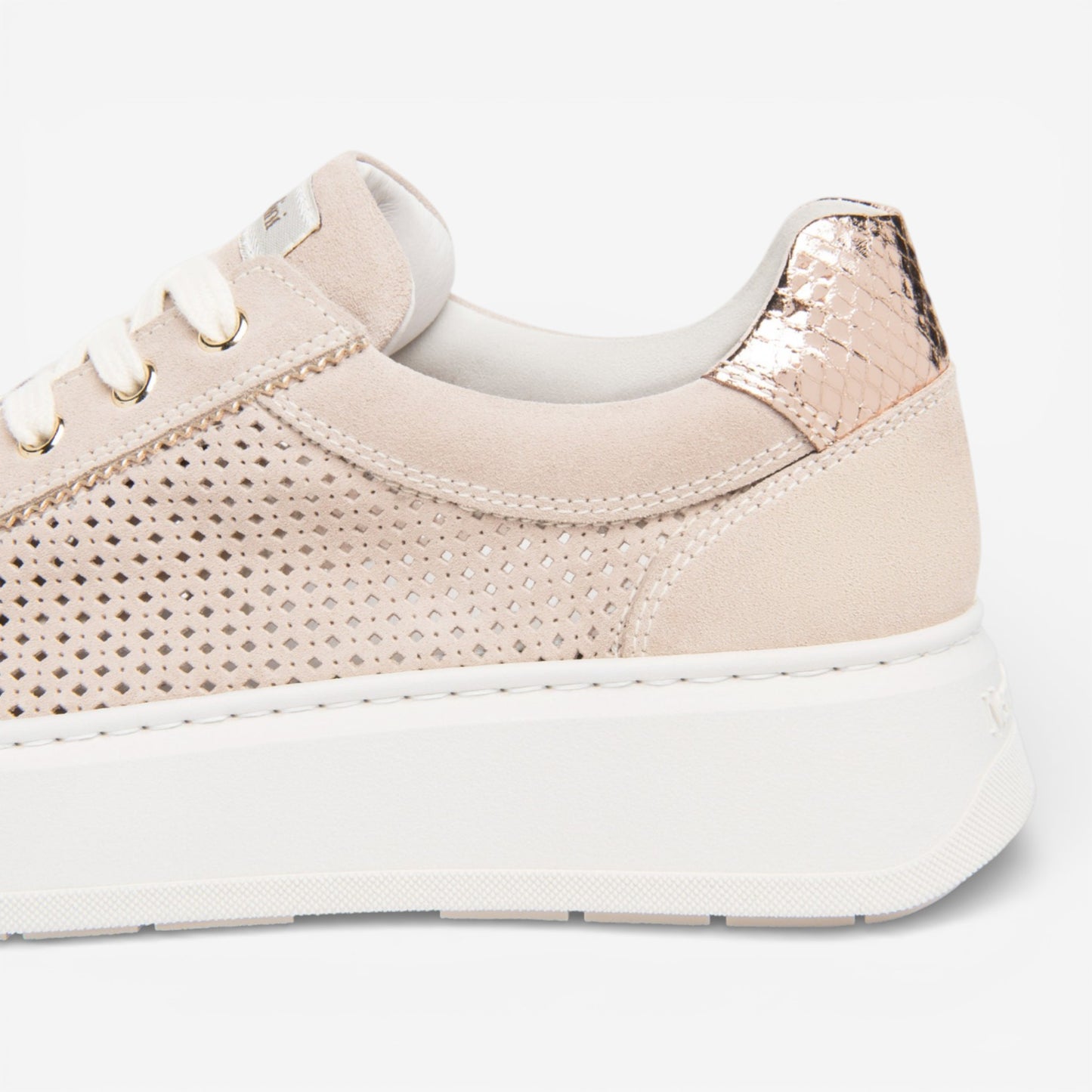 Nero Giardini | Sneakers in pelle scamosciata traforata
