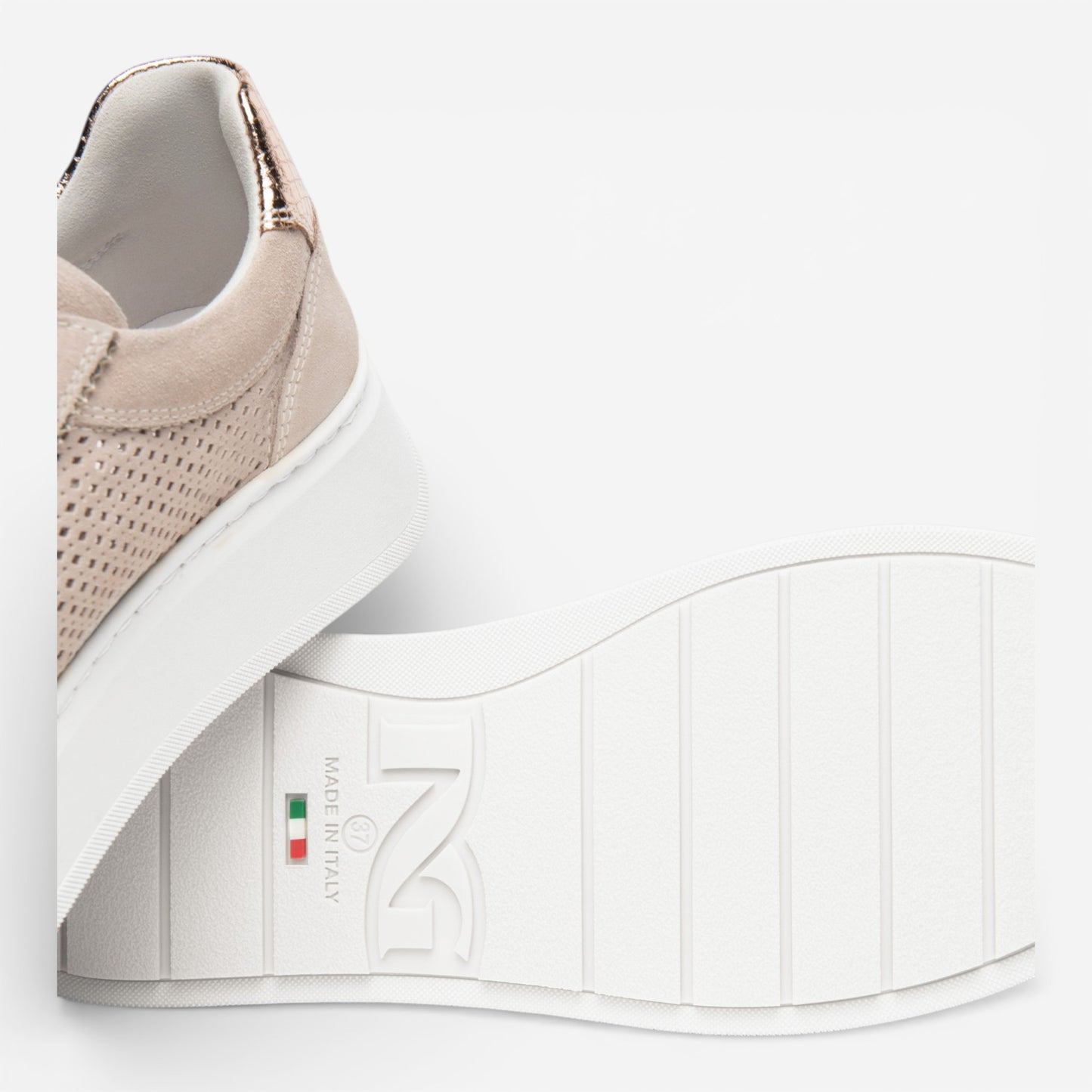 Nero Giardini | Sneakers in pelle scamosciata traforata