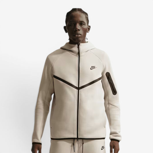 Nike | Felpa Tech con Cappuccio